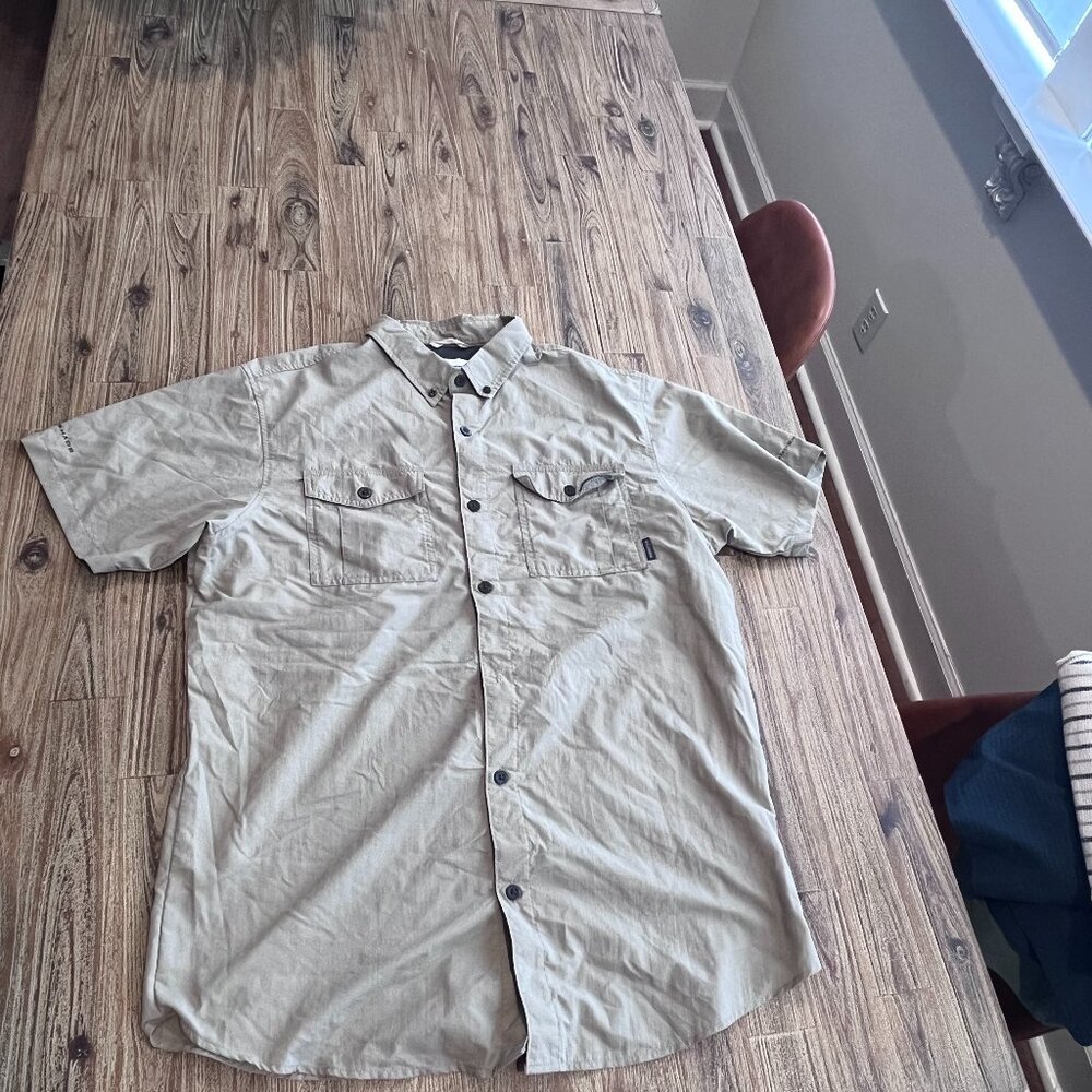 Columbia Khaki Color in Large Short Sleeve (S/S) Worn Once